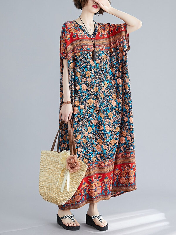 Loose dress with floral print and pockets