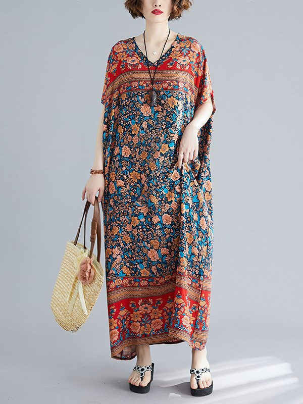 Loose dress with floral print and pockets